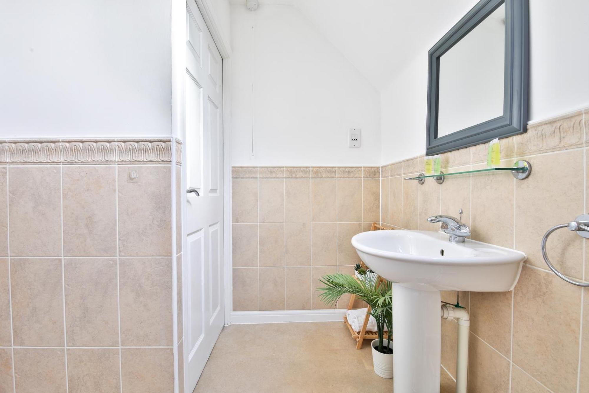 Stayright 2 Bed Beach House With Private Parking- Next To Barry Beach And Jackson Bay Exterior photo