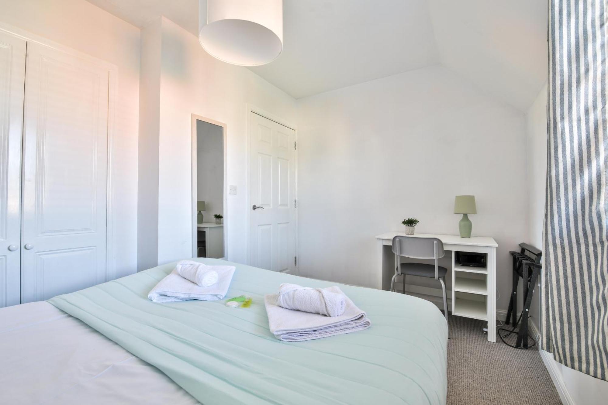 Stayright 2 Bed Beach House With Private Parking- Next To Barry Beach And Jackson Bay Exterior photo